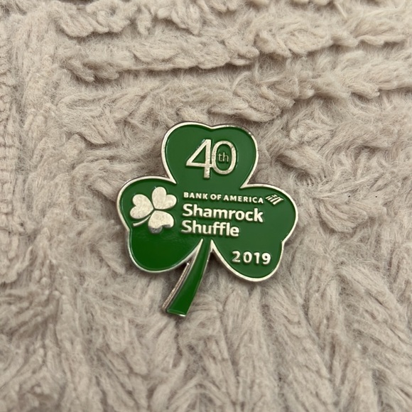 Shamrock Shuffle Bank of America shamrock pin - Picture 13 of 13